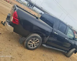 Toyota Hilux 2019 Black
