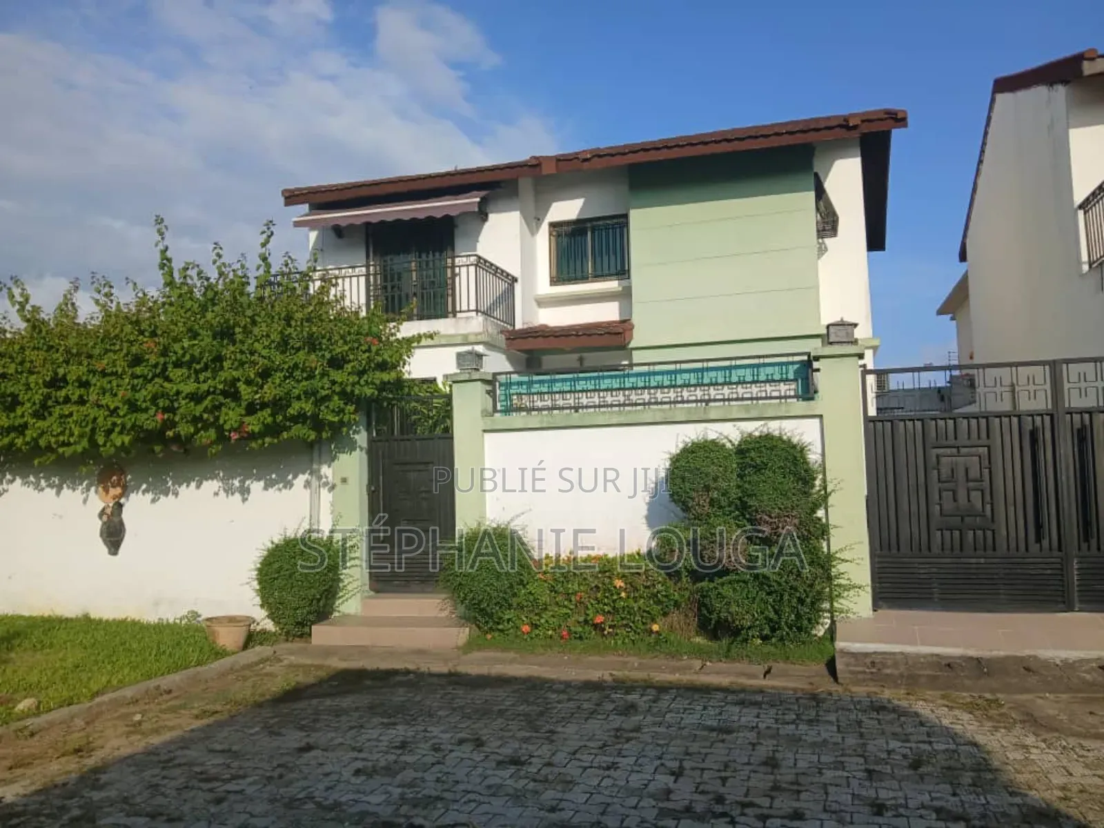 4chbre Duplex dans Grand Bassam, Cité à Louer