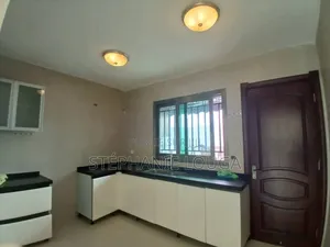 4chbre Duplex dans Grand Bassam, Cité à Louer