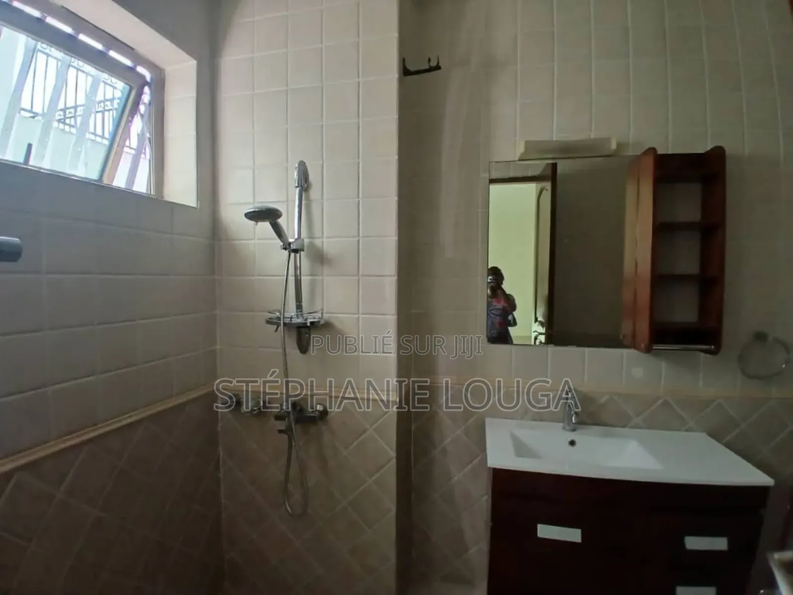 4chbre Duplex dans Grand Bassam, Cité à Louer