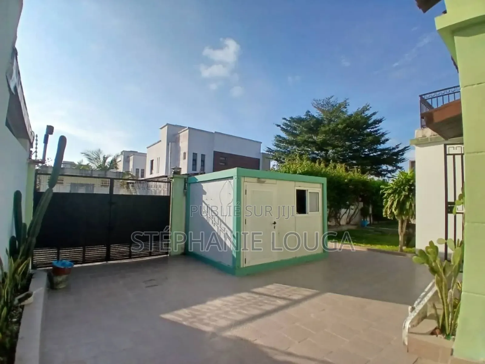 4chbre Duplex dans Grand Bassam, Cité à Louer