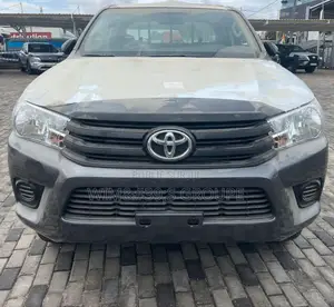 Photo - New Toyota Hilux 2025 Blue