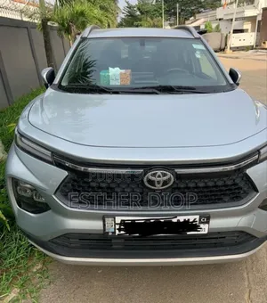 Photo - Toyota Starlet 2024 Gris