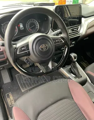 Toyota Starlet 2024 Gris