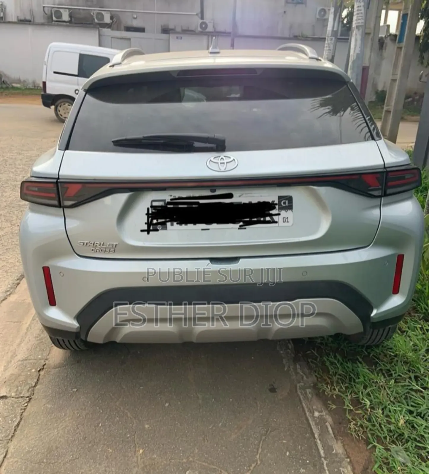 Toyota Starlet 2024 Gris