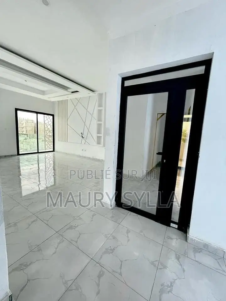 4chbre Appartement dans Sylla Maury, Cocody à Vendre