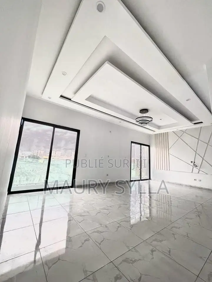 4chbre Appartement dans Sylla Maury, Cocody à Vendre