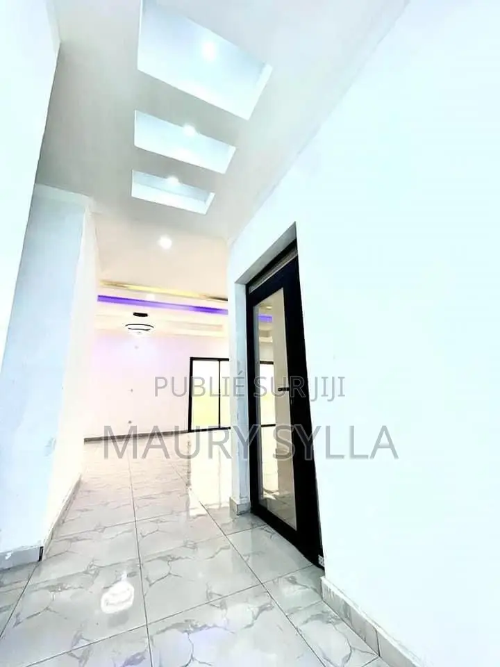 4chbre Appartement dans Sylla Maury, Cocody à Vendre