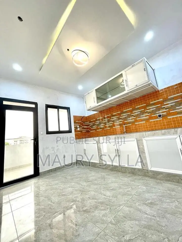 4chbre Appartement dans Sylla Maury, Cocody à Vendre