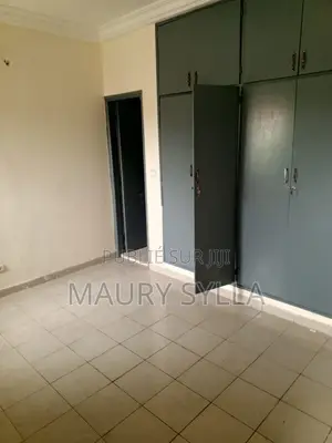 2chbre Appartement dans Sylla Maury, Cocody à Vendre