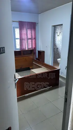 3chbre Maison de ville / Terrasse dans Villa Basse, Cocody à Louer