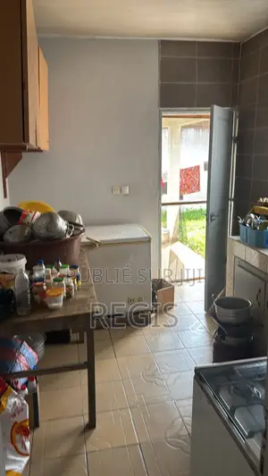 3chbre Maison de ville / Terrasse dans Villa Basse, Cocody à Louer