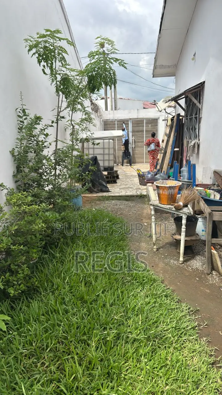 3chbre Maison de ville / Terrasse dans Villa Basse, Cocody à Louer