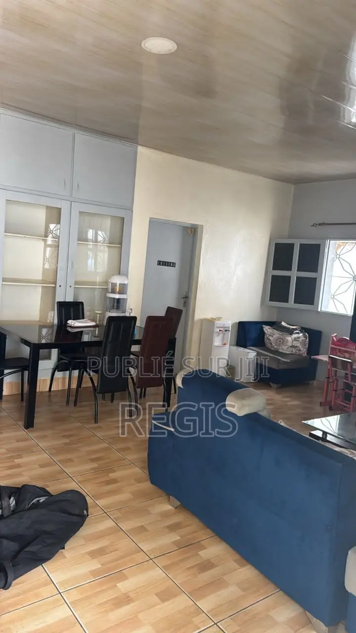 3chbre Maison de ville / Terrasse dans Villa Basse, Cocody à Louer