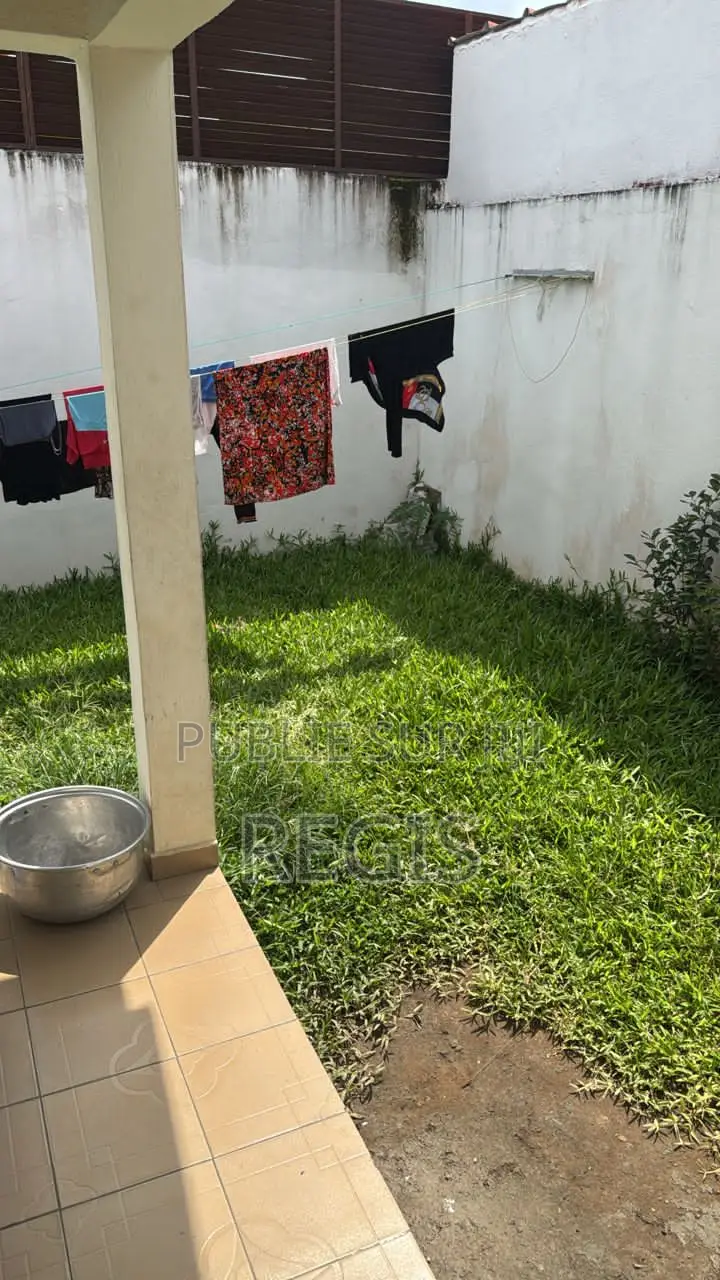 3chbre Maison de ville / Terrasse dans Villa Basse, Cocody à Louer