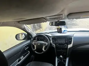 Photo - New Mitsubishi L200 2025 Blanc