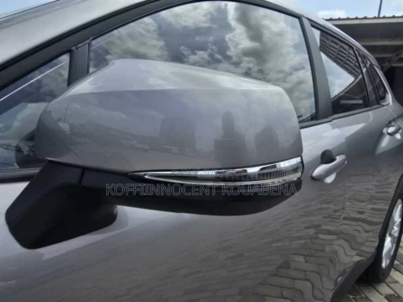 New Toyota Corolla Cross Hybrid 2025 Blanc cassé