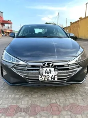 Photo - Hyundai Elantra Limited 2020 Noir Mat