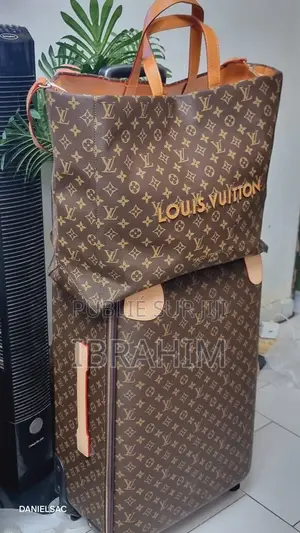 Photo - Sac À Main Et Valise