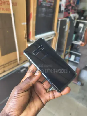 Photo - Samsung Galaxy S10e 128 GB Black