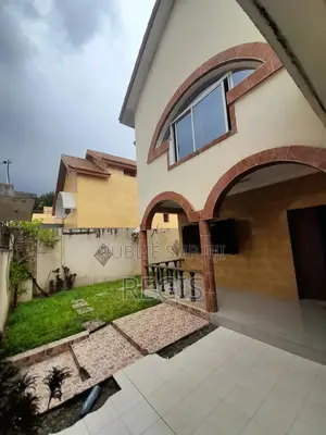 6chbre Duplex dans Duplex, Cocody à Louer