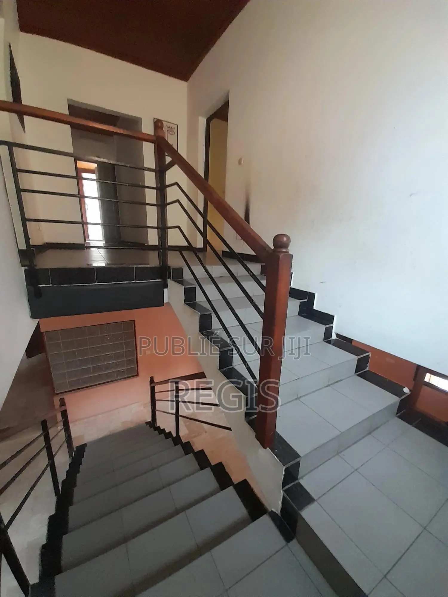 6chbre Duplex dans Duplex, Cocody à Louer