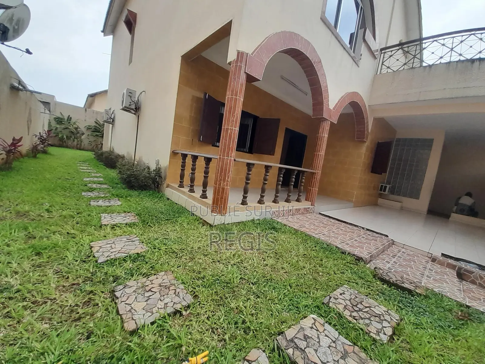 6chbre Duplex dans Duplex, Cocody à Louer