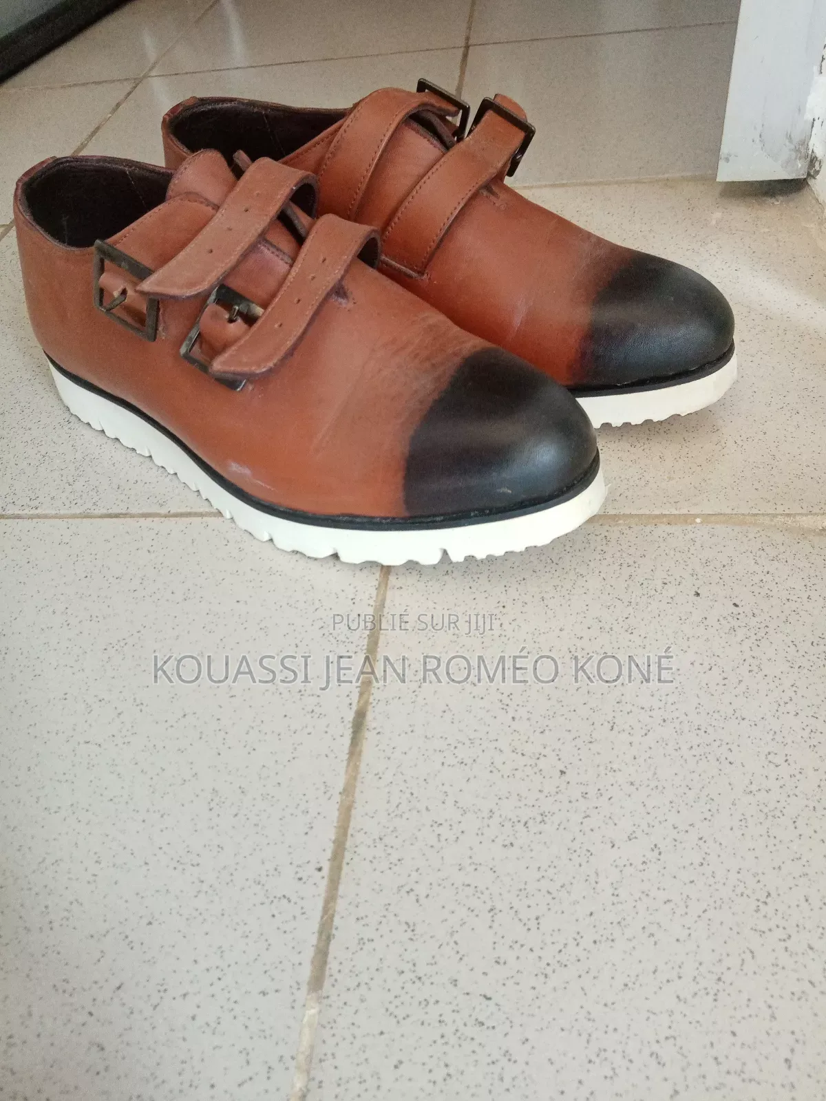 Chaussure, Disponible