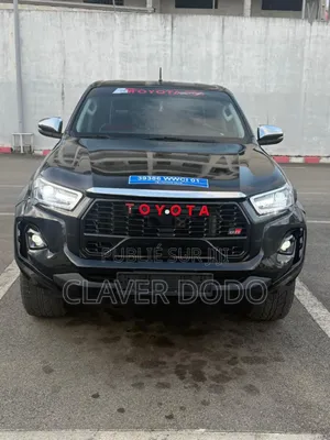 Photo - Toyota Hilux 2020 Black