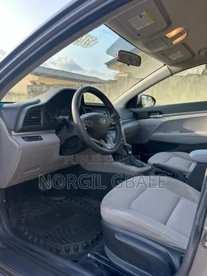 Photo - Hyundai Elantra Limited 2020 Gris