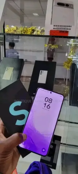 Photo - New Samsung Galaxy S22 5G 256 GB Black