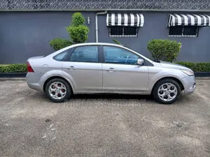 Ford Focus 2010 Gris