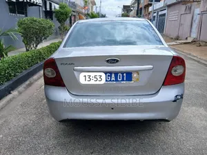 Ford Focus 2010 Gris