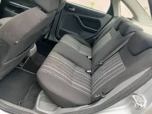 Ford Focus 2010 Gris