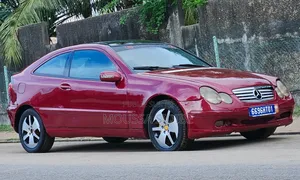 Photo - Mercedes-Benz C200 2003 Rouge