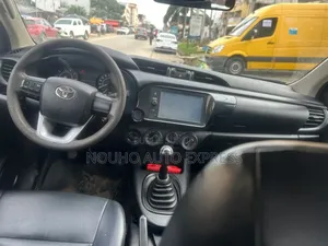 Toyota Hilux 2022 Black