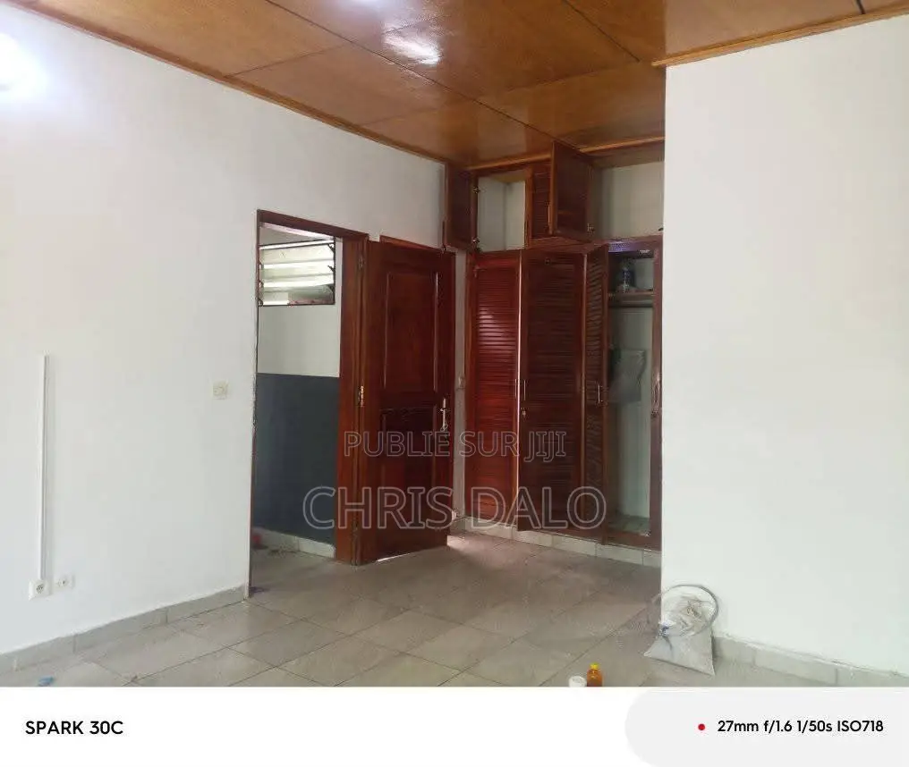 4chbre Duplex dans Dalo Davy Chris, Cocody à Vendre