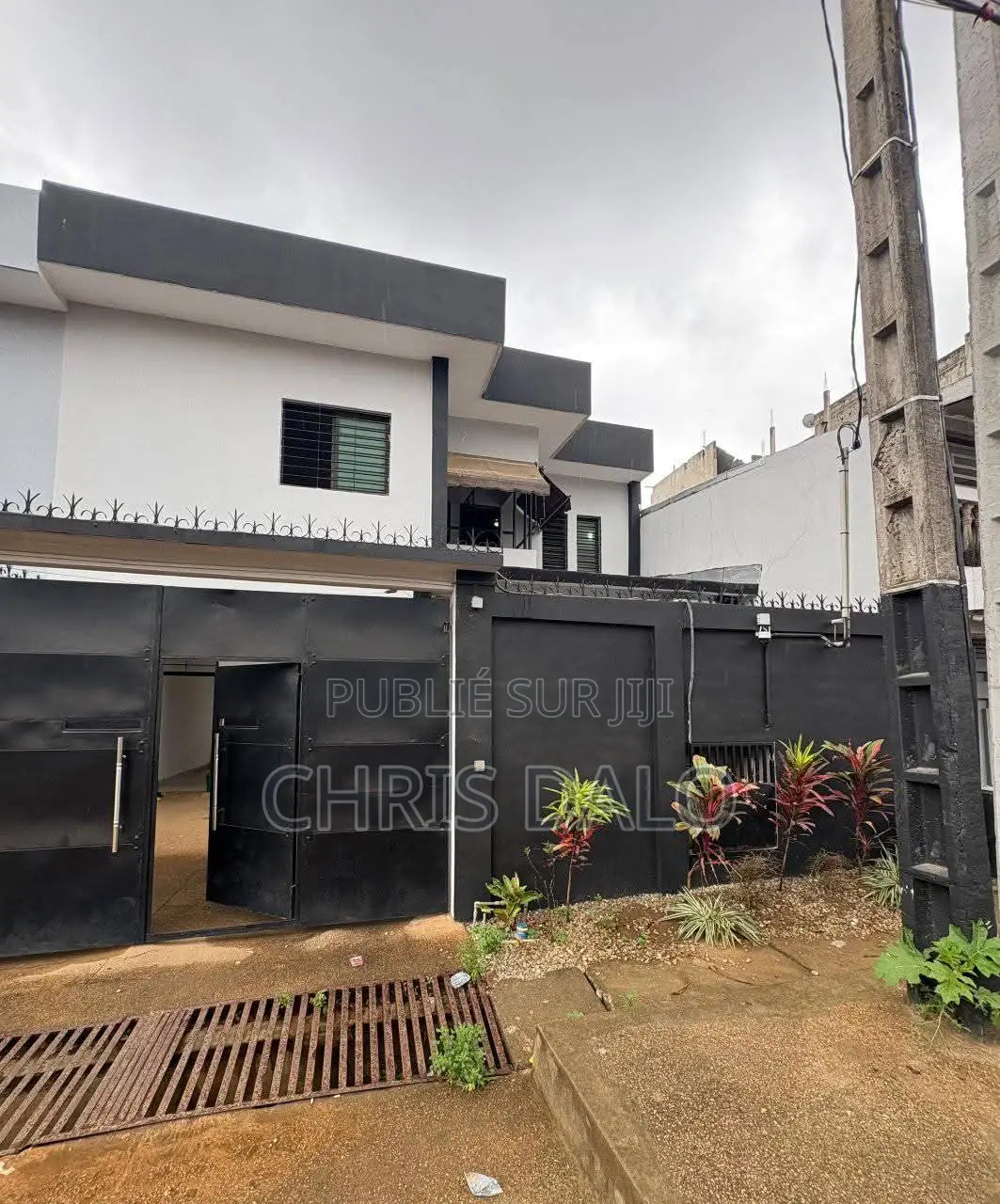 4chbre Duplex dans Dalo Davy Chris, Cocody à Vendre