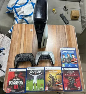 Photo - Ps5 Slim Standard + 2 Manettes Et 5 Cd