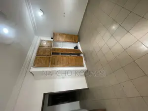 1chbre Appartement dans Studio, Cocody à Louer