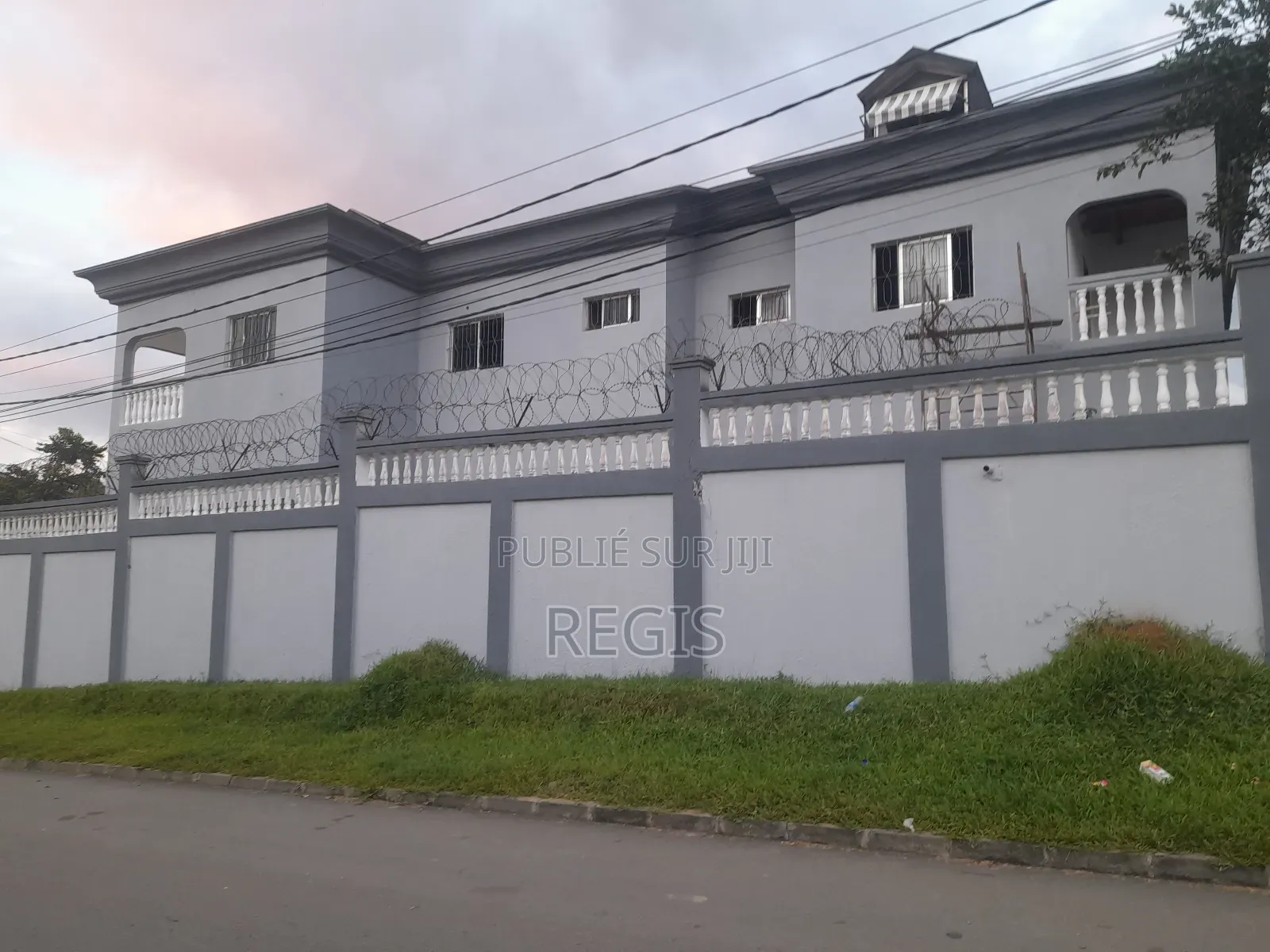 14chbre Villa dans Residence Saphir, Cocody à Louer