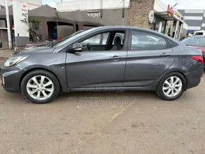 Hyundai Accent 2013 Gris