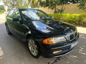 Photo - BMW 318i 2001 Black