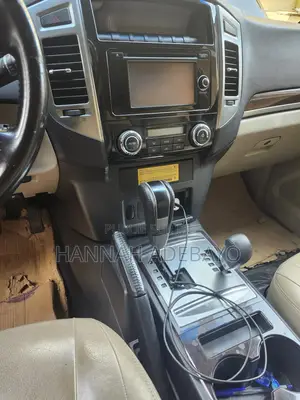 Photo - Mitsubishi Pajero V90 3.0 V6 GLS/GLX 2019 Black