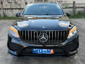 Photo - Mercedes-Benz GLE-Class 2019 Black