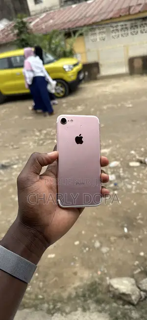 Photo - Apple iPhone 7 32 GB Rose