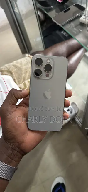 Photo - Apple iPhone 15 Pro 128 GB Argenté