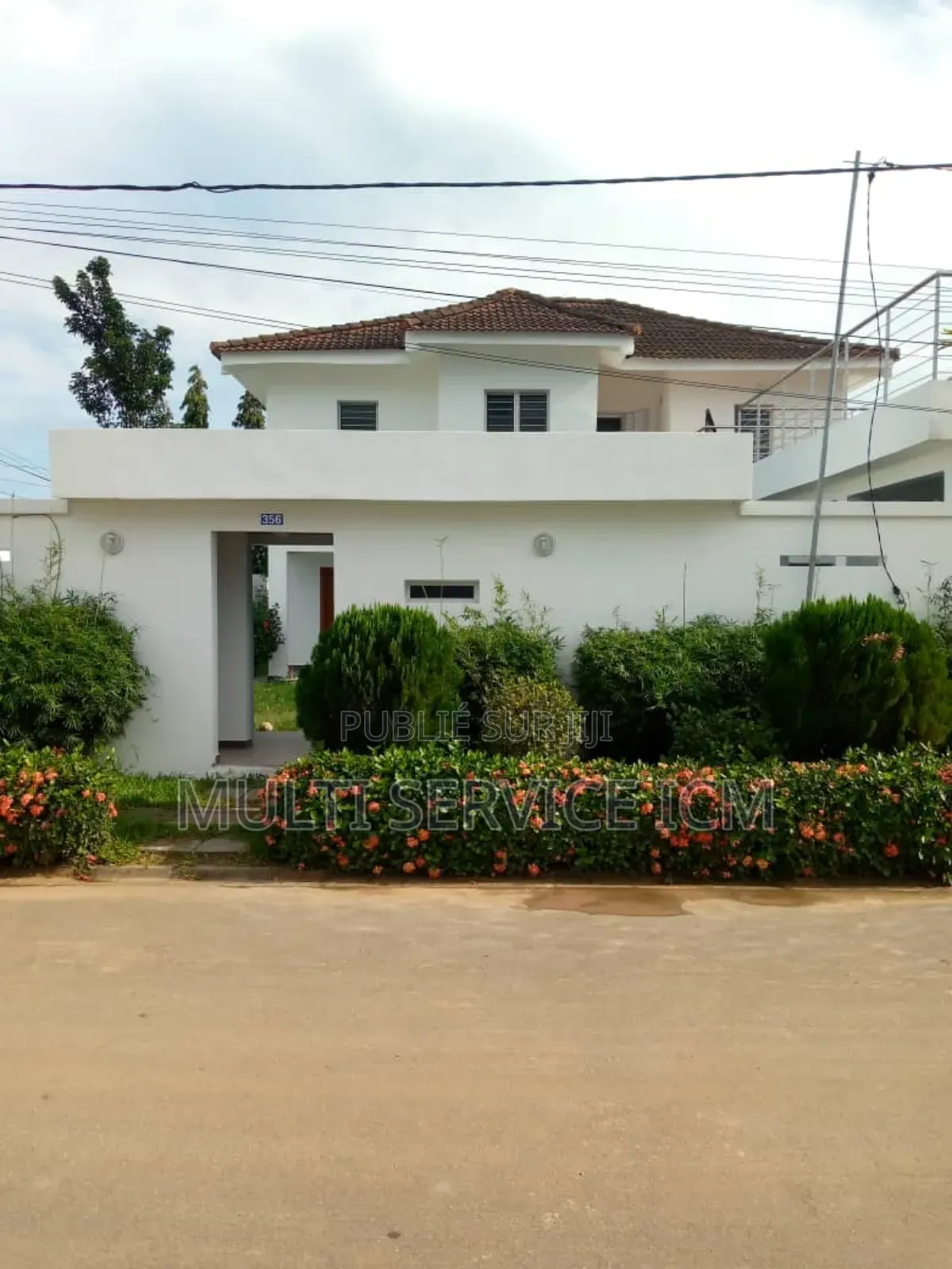 Furnished 4chbre Duplex dans Ismaël Coulibaly, Cocody à Louer