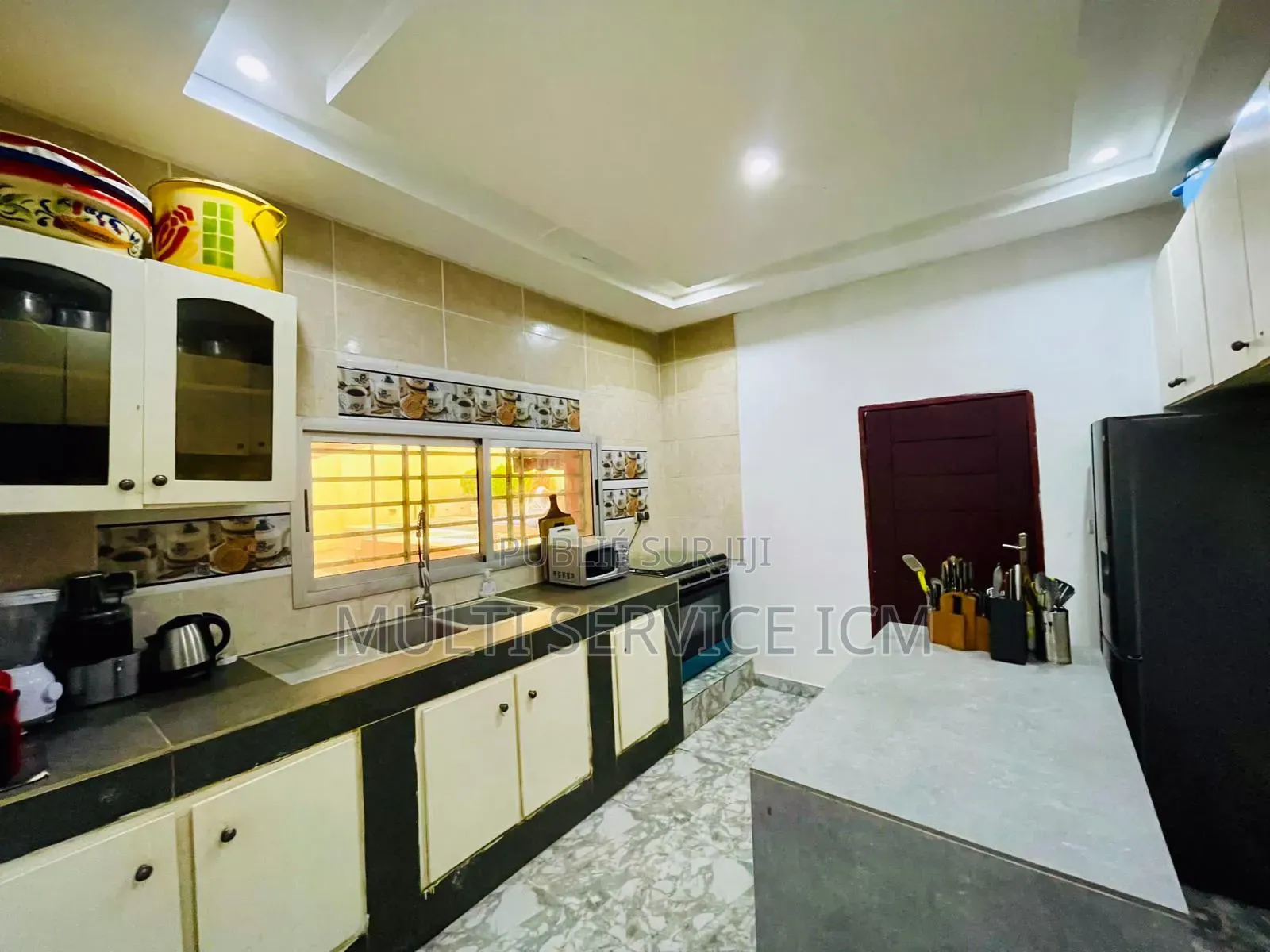 Furnished 4chbre Duplex dans Ismaël Coulibaly, Cocody à Louer