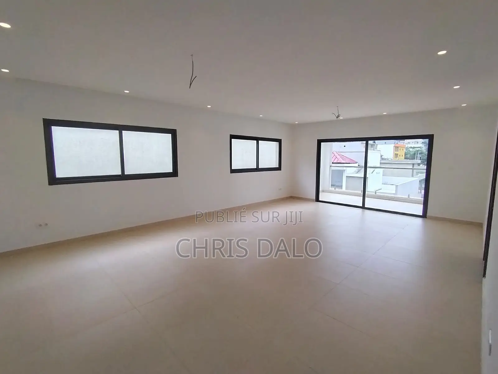 2chbre Appartement dans 3 Pièces Haut, Cocody à Louer